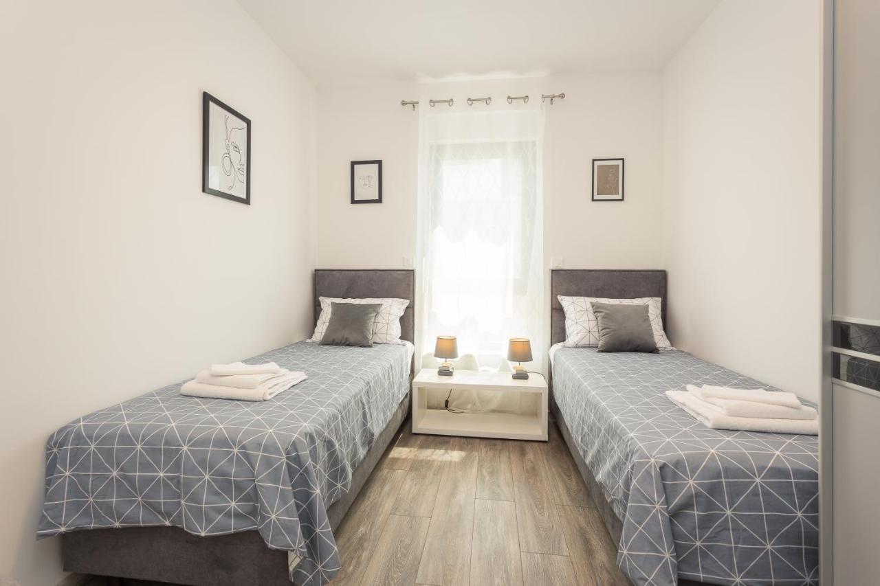 Luton Apartment Banjole Exterior photo