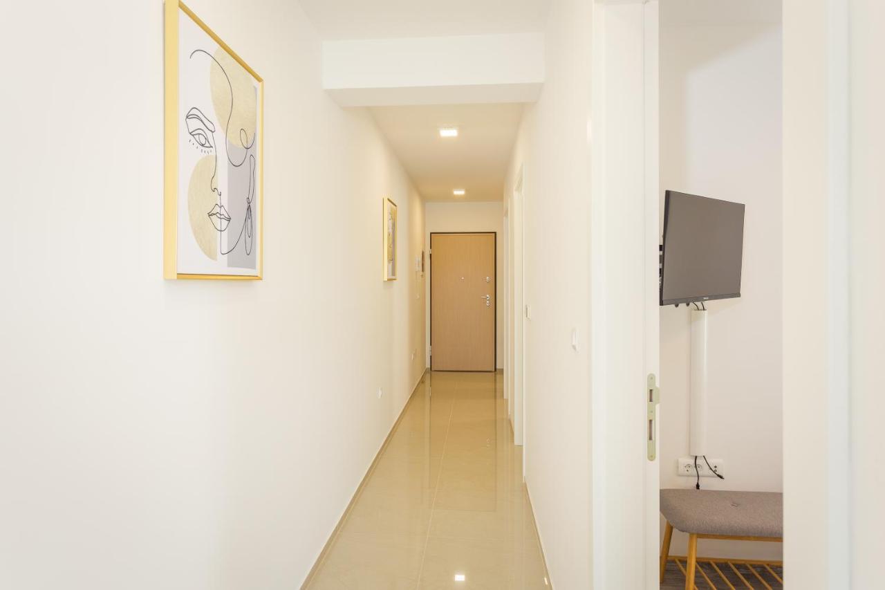 Luton Apartment Banjole Exterior photo