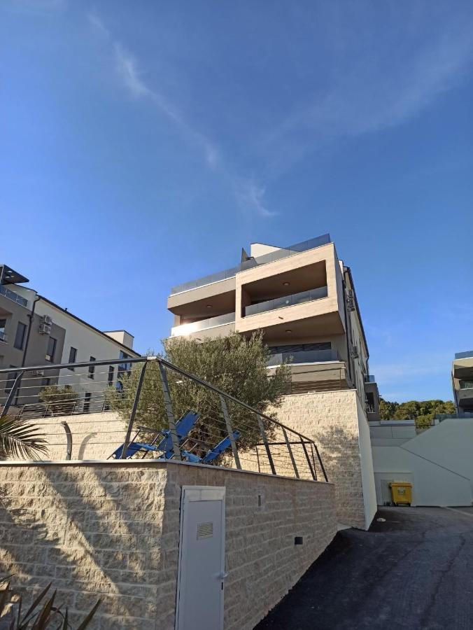 Luton Apartment Banjole Exterior photo