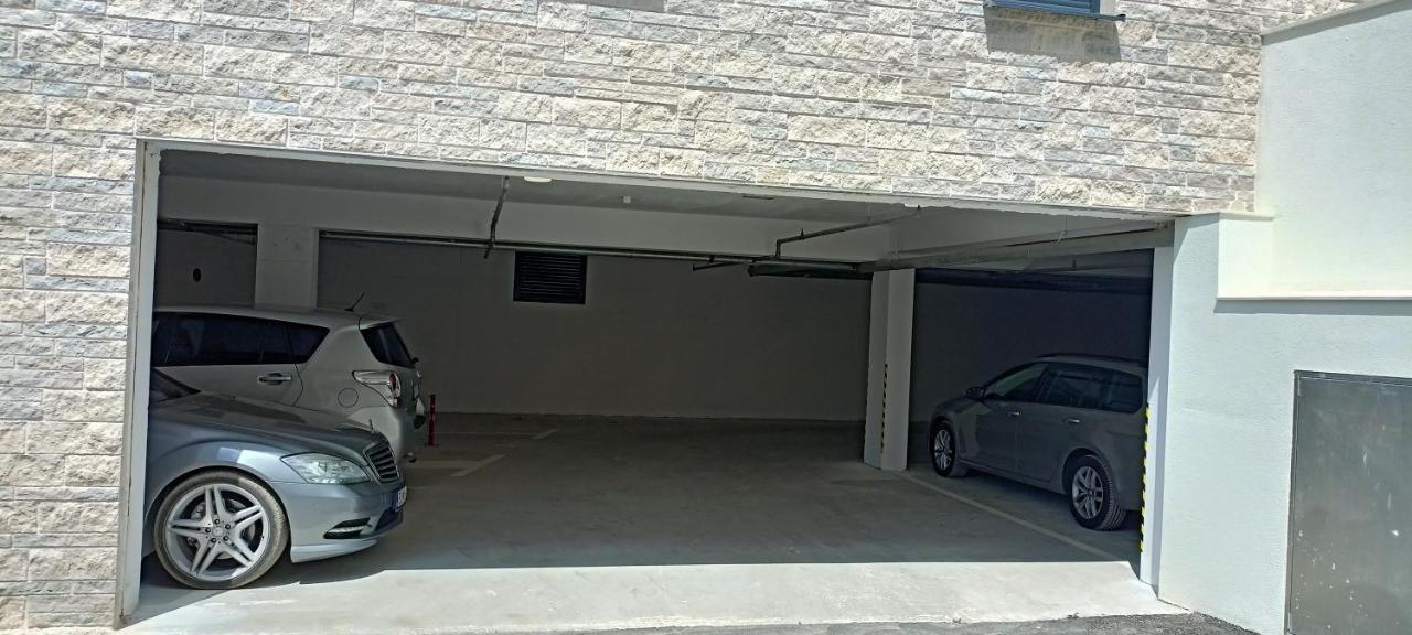 Luton Apartment Banjole Exterior photo